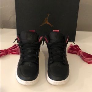 Air Jordan 1 Mid Bow (GS)